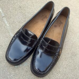 OFFER 🍄 BASS WEEJUNS Loafers
